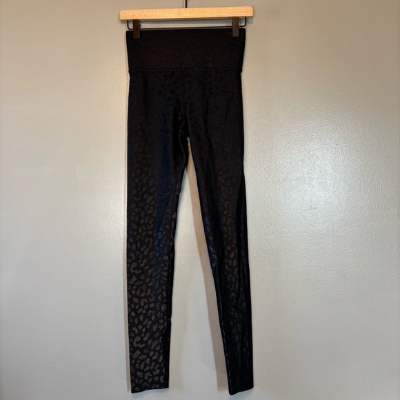 Carbon38 Small High Rise 7/8 Legging Leopard Takara Shine Black - Picture 2 of 5